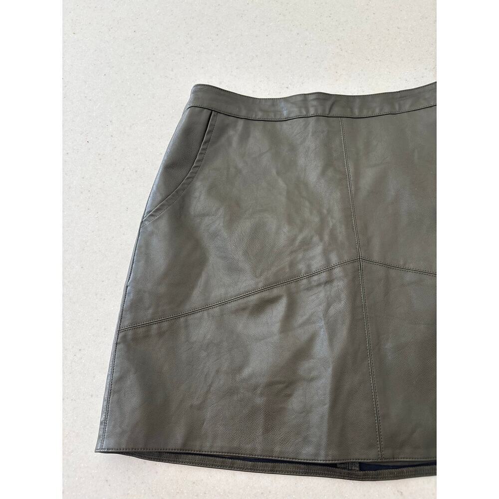 Harper Heritage Faux Leather Mini Skirt XS Olive Green A-Line Zip Back Pockets - Picture 3 of 13